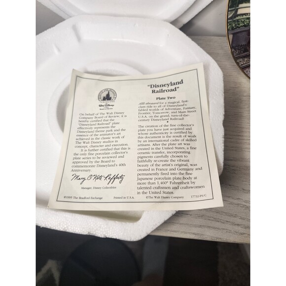 Bradford Exchange 40th Anniversary Disney Collector Plates‎ 1995 - Picture 3 of 4